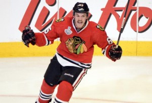 Andrew Shaw gets it done for the Hawks